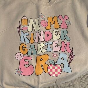 Gildan Beige Sweatshirt - Multicolor 'Kindergarten Era' Design